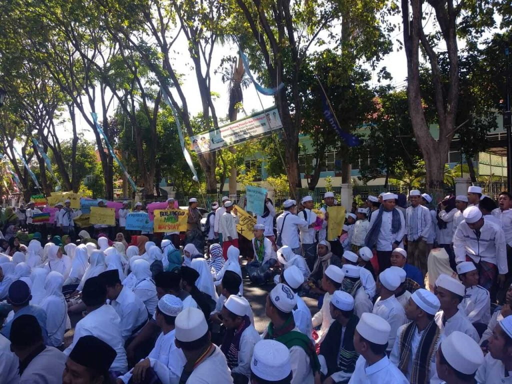 ribuan massa peserta aksi damai 1