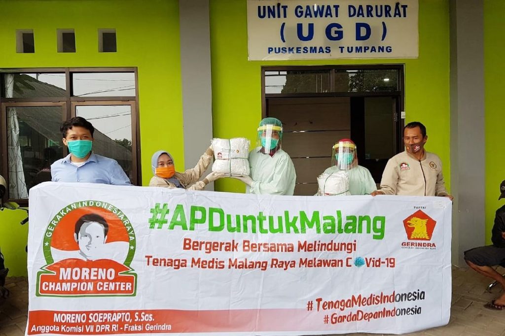 Pembagian APD ke Puskesmas Tumpang.