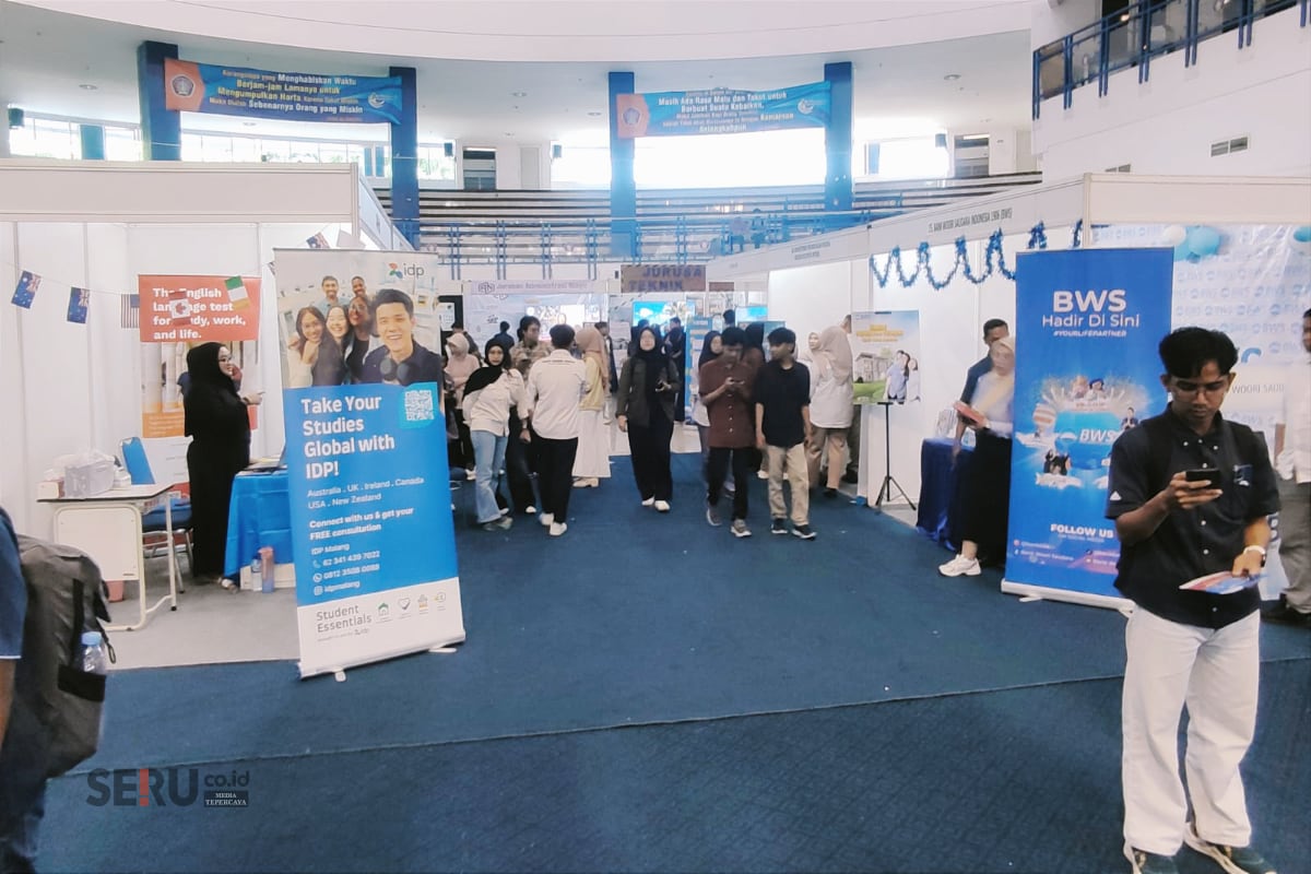 Animo siswa SMA/SMK dan mahasiswa Polinema mendapatkan informasi program joint degree dan double degree hingga beasiswa pendidikan luar negeri. (rhd)