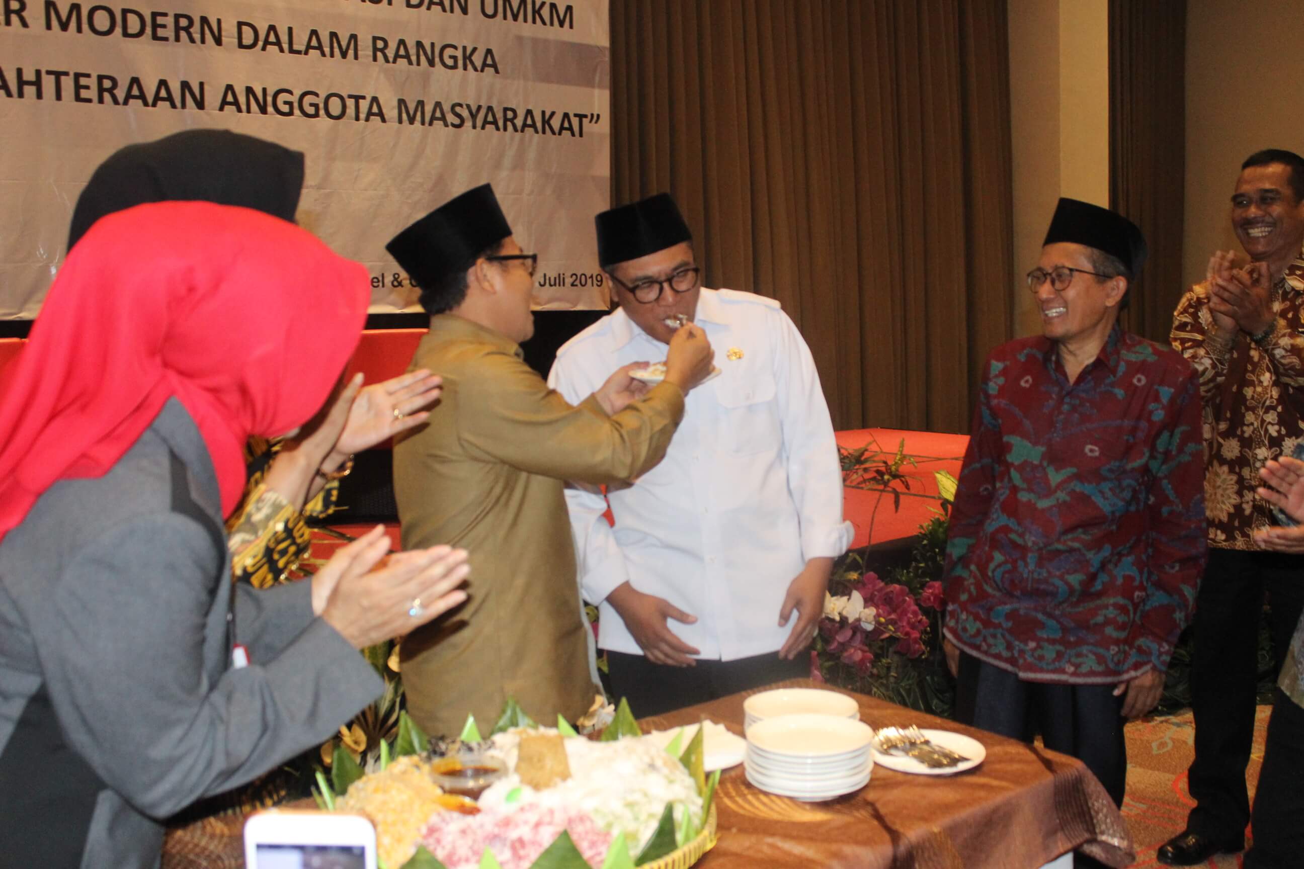 Usai Disuapi Sutiaji, Bung Edi Menitikkan Air Mata