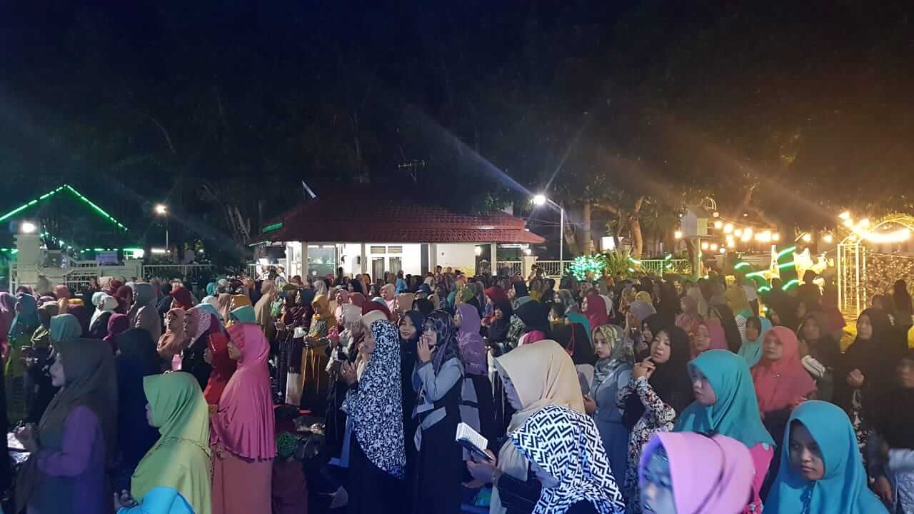 Ajak Masyarakatnya Bersholawat, Ribuan Warga Penuhi Rumah Dinas Walikota Probolinggo