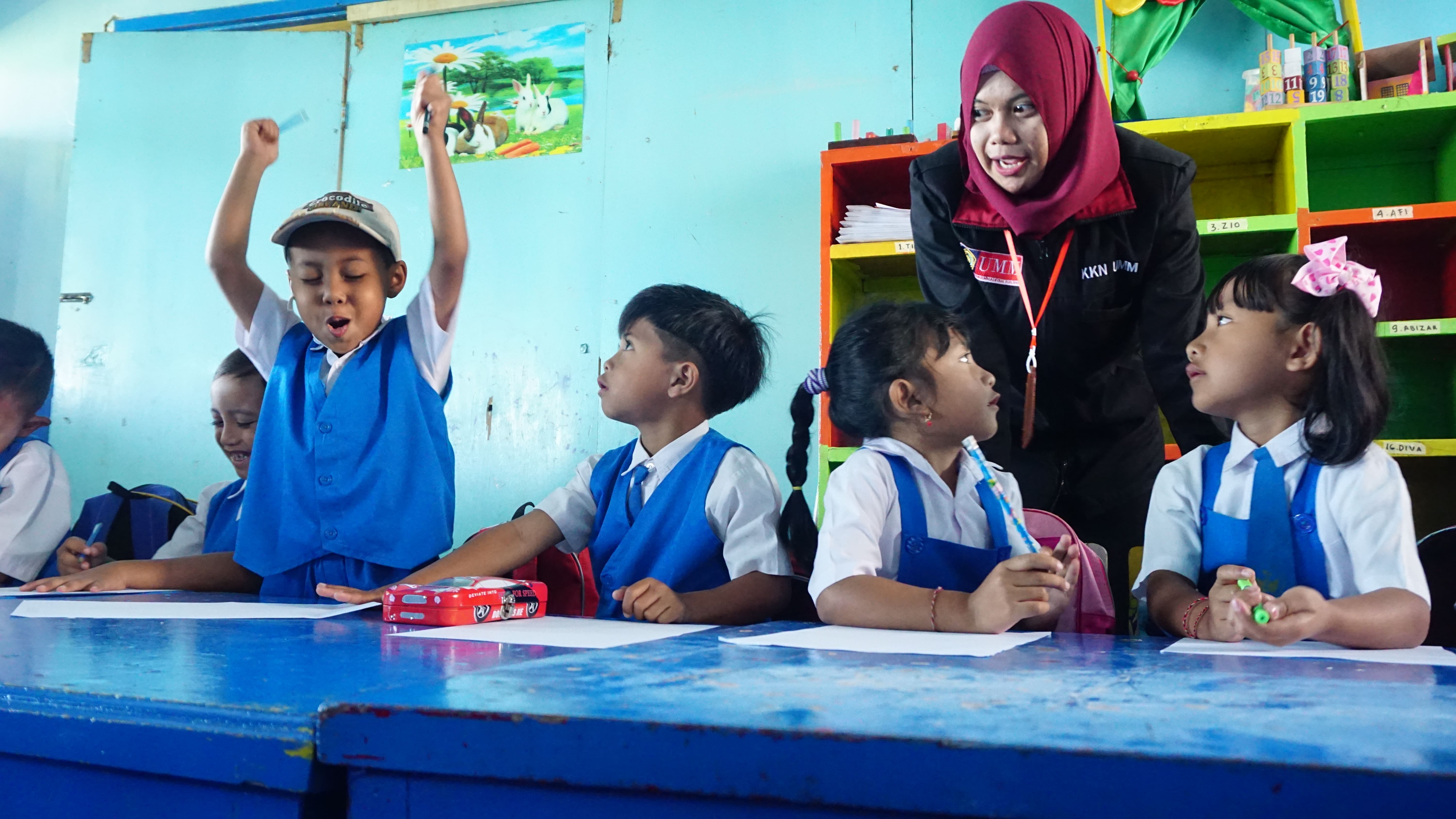 Puluhan Anak Dusun Sebaluh Pujon Antusias Ikuti Bimbingan Belajar Gratis