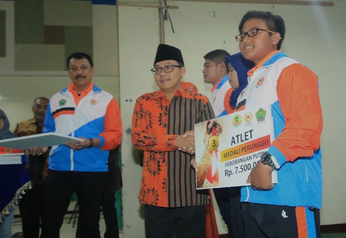 Pemkot Malang Serahkan Bonus Atlet dan Pelatih Porprov Jatim VI 2019