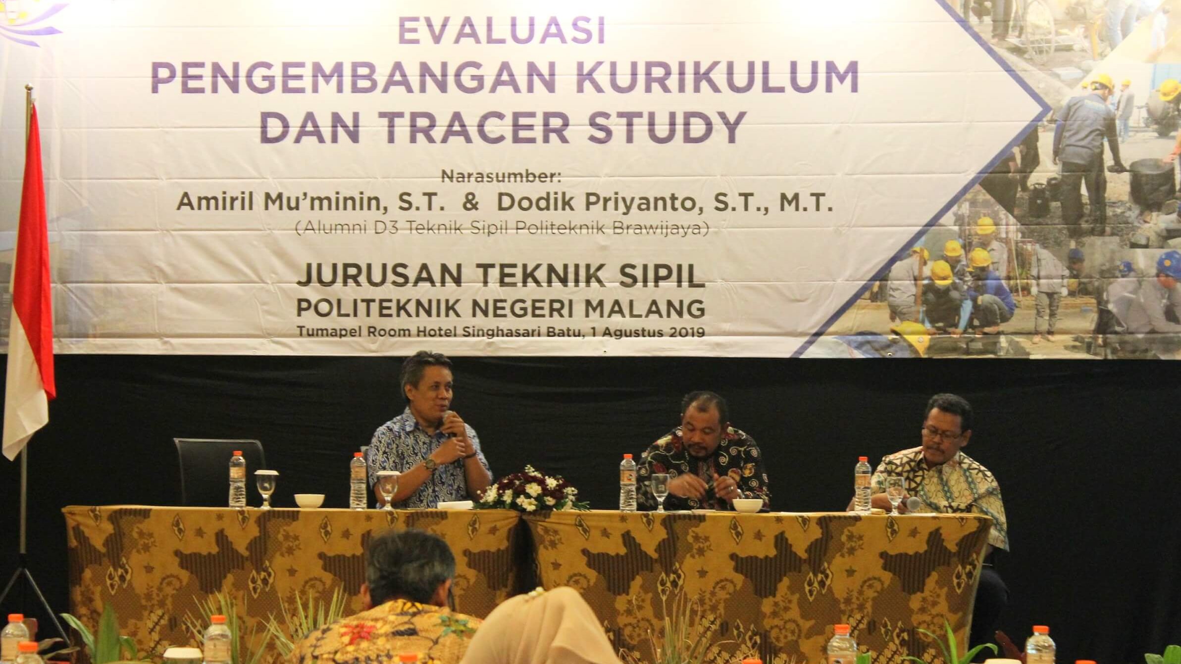 Evaluasi Pengembangan Kurikulum dan Tracer Study Agar Link Match Kebutuhan Perusahaan