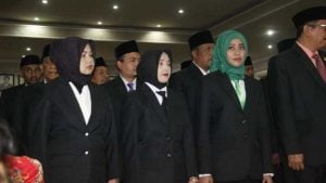 cropped Ufa pakai kerudung biru sam