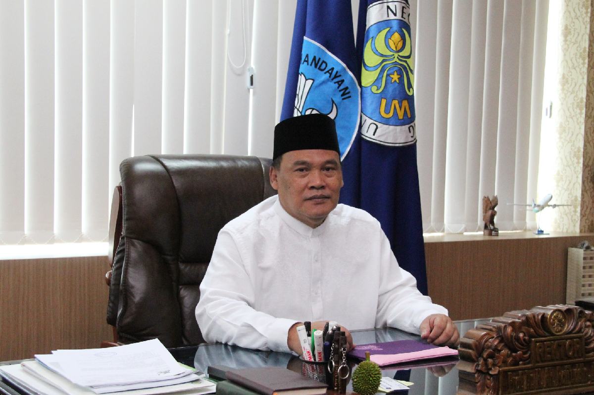 Rektor UM, Prof Dr H AH Rofi'uddin, MPd. (ist)