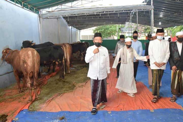 Bupati Fadeli berqurban usai Sholat Idul Adha