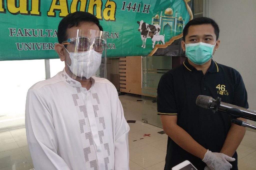Dr dr Wisnu Barlianto, didampingi dr Rivo Brian Yudinata, menjawab pertanyaan awak media.