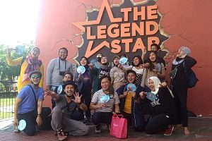 Salam kompak anggota Parimaya di The Legends Star.