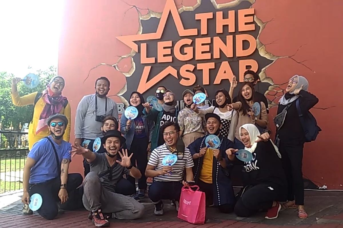 Salam kompak anggota Parimaya di The Legends Star.