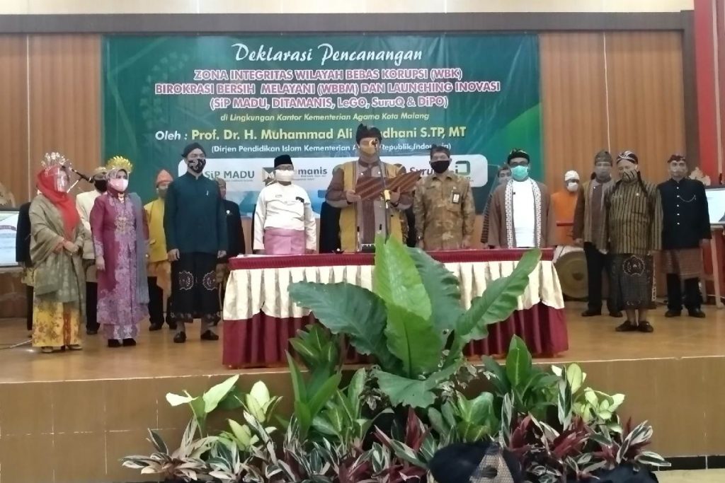 Deklarasi Pencanangan oleh warga madrasah Kota Malang. (rhd)