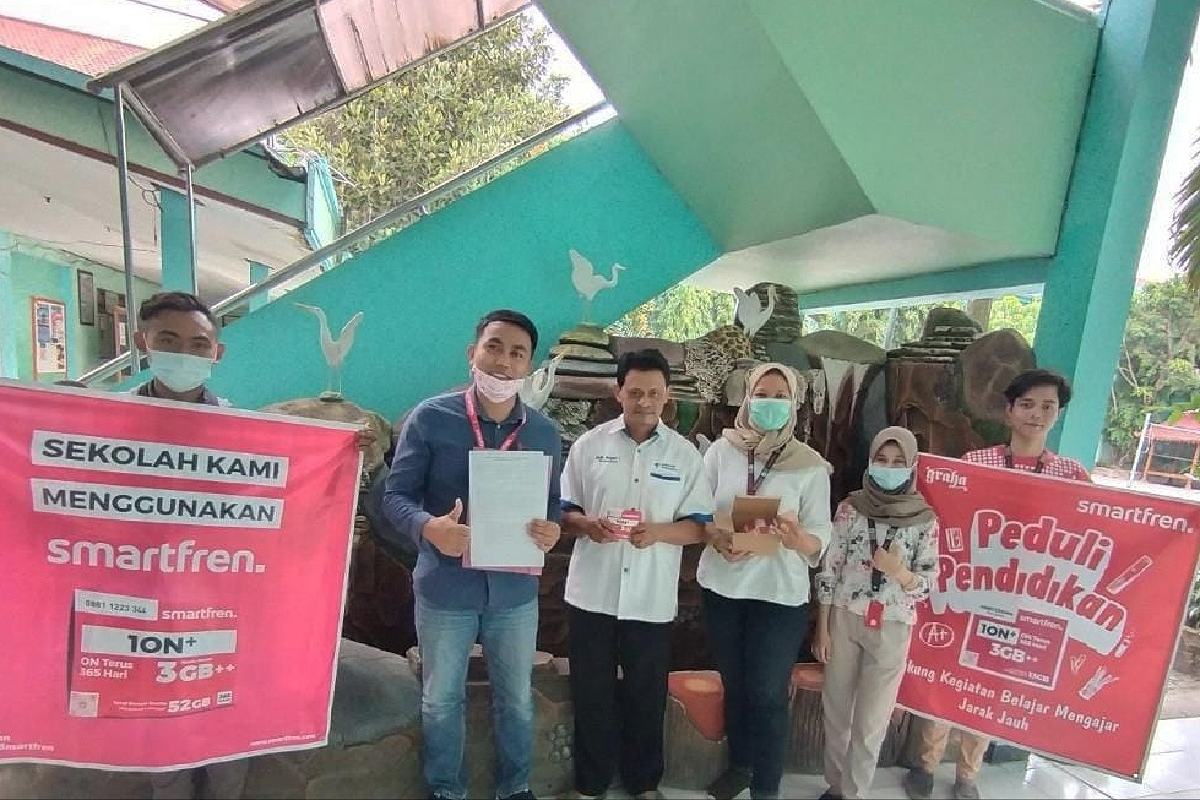 Smartfren bagi kartu perdana 1ON+. (ist)