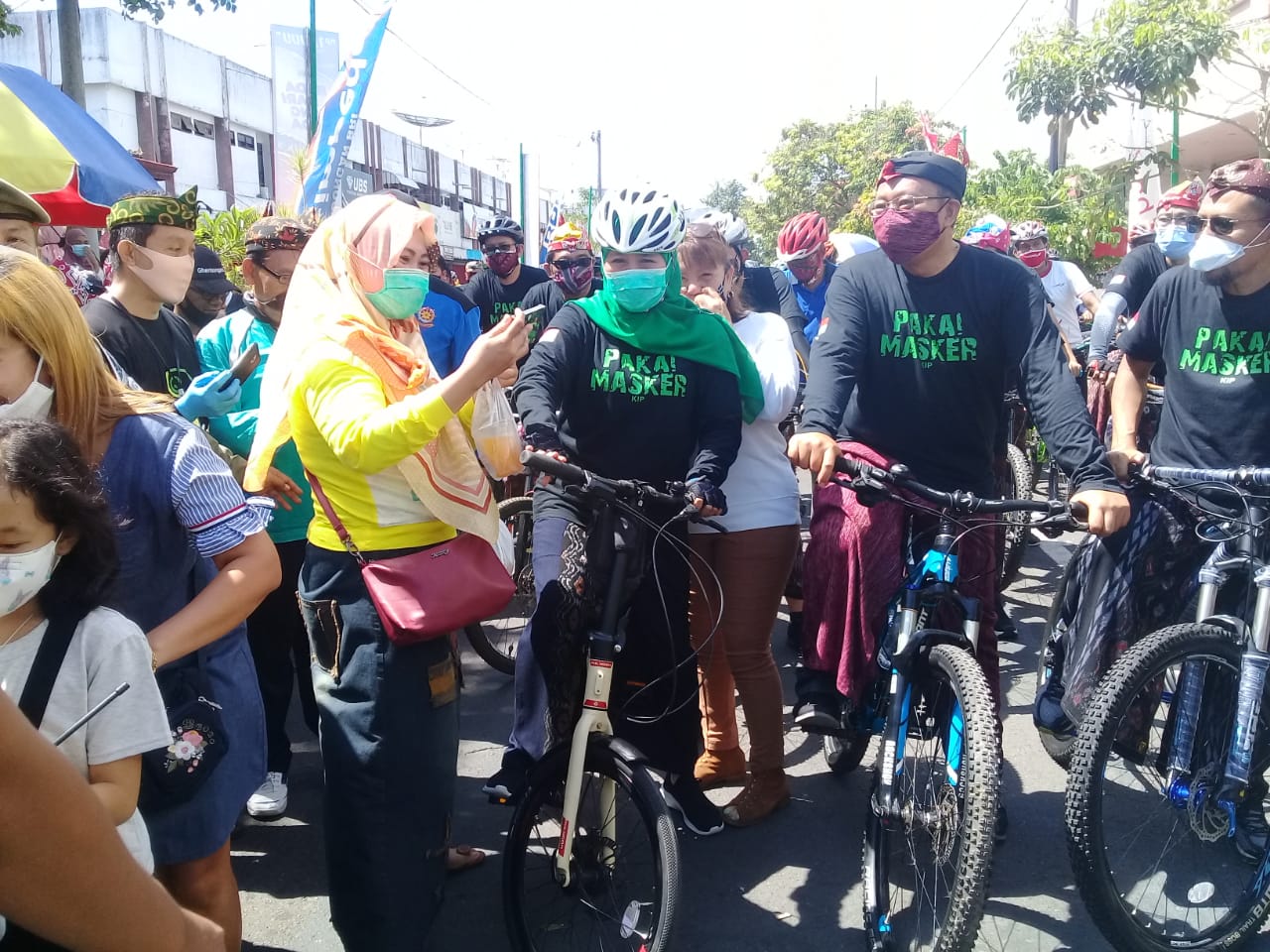 Khofifah Gowes Bareng Forkopimda Situbondo