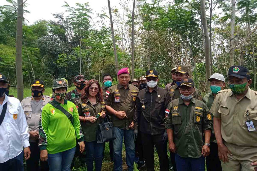 FOTO BERSAMA - Anggota Lembaga Investigasi Negara foto bersama dengan Wawali Kota Malang Sofyan Edi Jarwoko