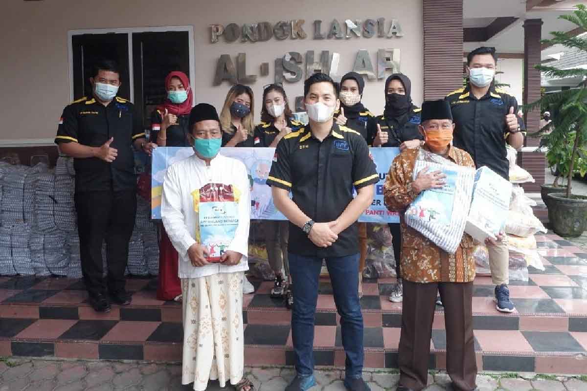 BPF Malang - Penyerahan bantuan di Pondok Lansia Al Islah
