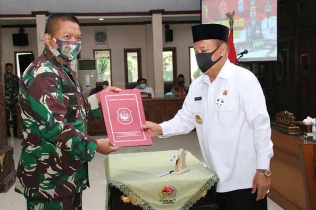 Bupati Fadeli dan Letkol Inf Sidik Wiyono