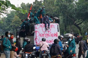 Demo mahasiswa - 16 Oktober, Mahasiswa Demo Lagi Tolak Omnibus Law di Depan Istana