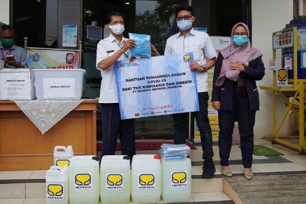 Distribusikan bantuan disinfektan dan hand sanitizer