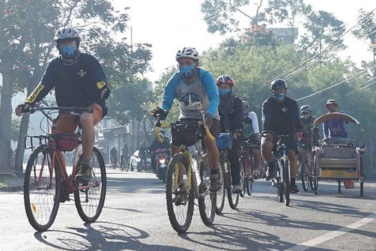 Gunakan masker agar aman dan sehat saat bersepeda - Cara Aman dan Sehat Bersepeda Pakai Masker