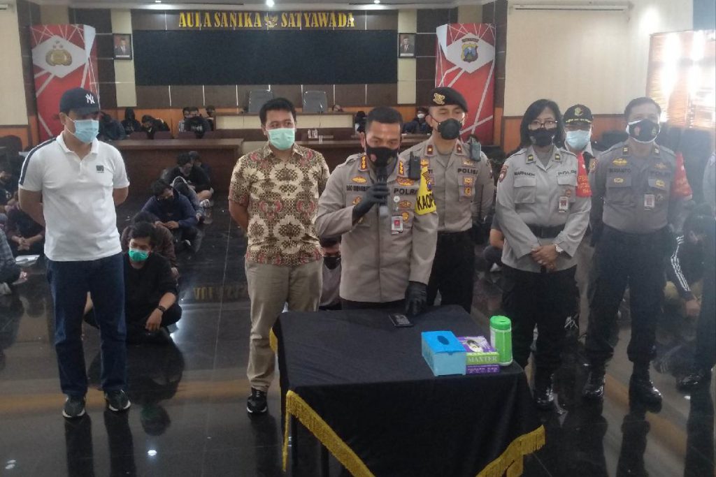Kapolresta Malang Kota Kombes Pol Leonardus Simarmata, saat pers rilis