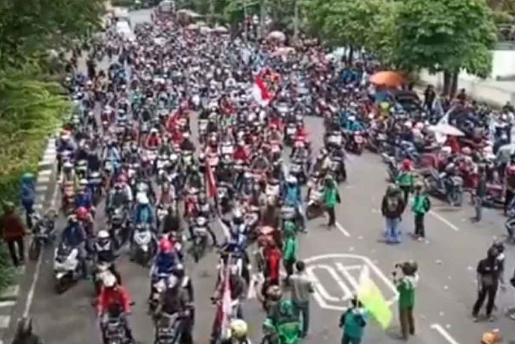 Massa di jalan A.Yani