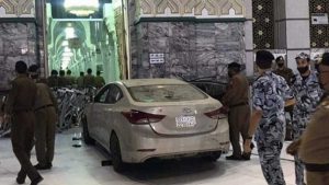 Mobil tabrak gerbang Masjidil Haram - Gerbang Masjidil Haram Diseruduk Mobil