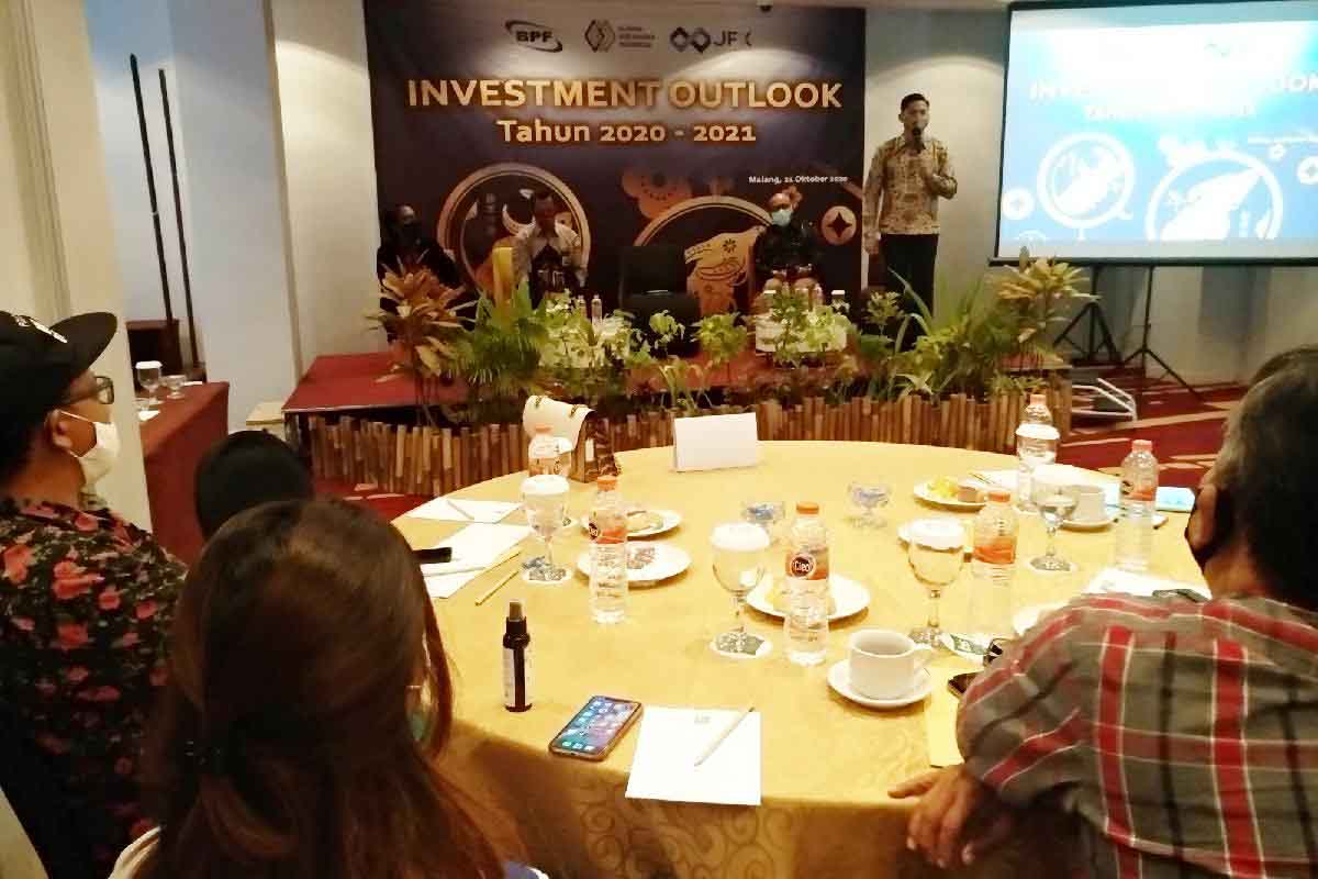 Para pemateri menyampaikan prediksi investasi sepanjang tahun 2020-2021 - Investment Outlook BPF: Emas Jadi Peluang Investasi Positif 2020-2021