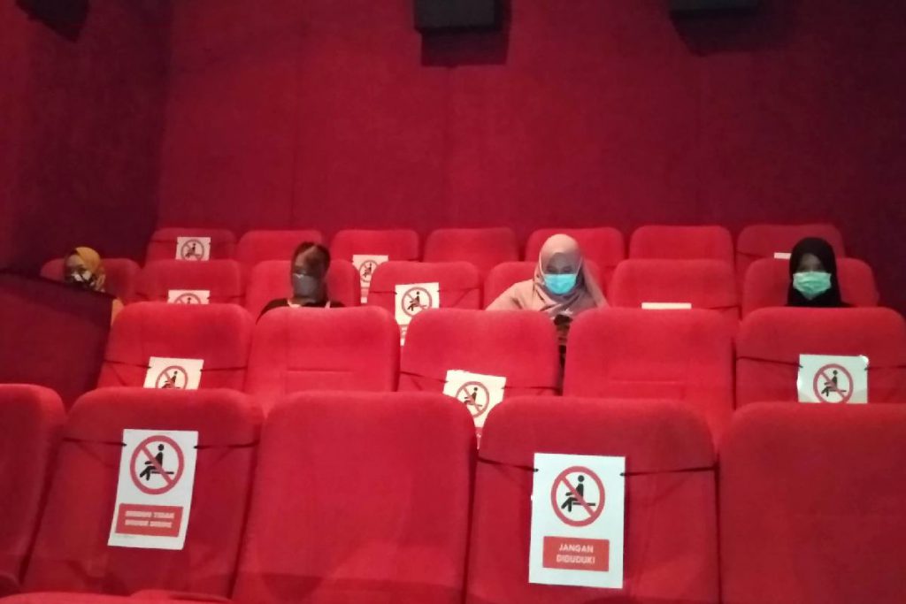 Pemberlakuan jarak antar penonton