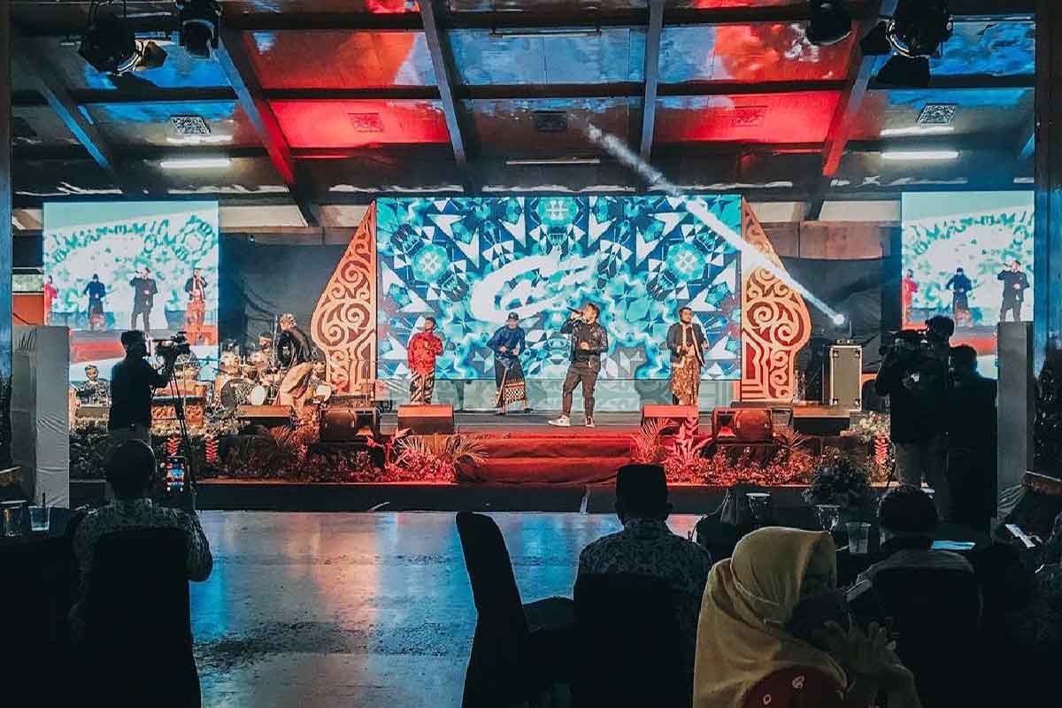 Penampilan Denny Caknan dan Cak Precil menghibur dan memotivasi seniman