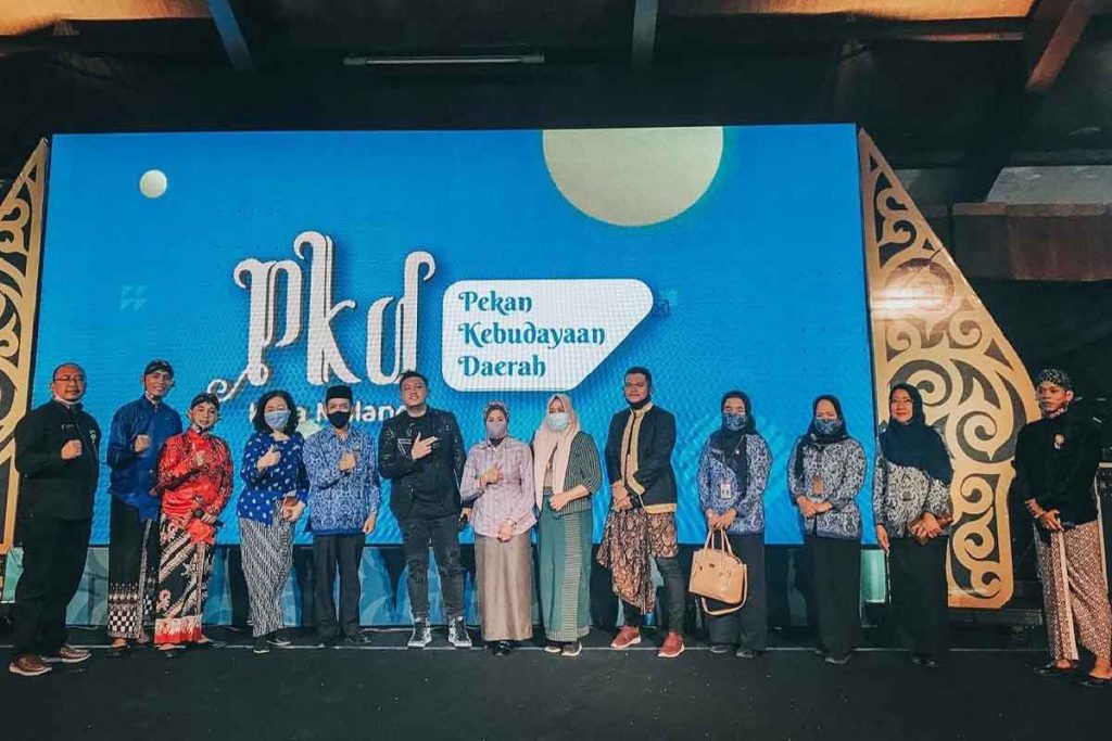 Panitia dan seniman menutup PKD 2020