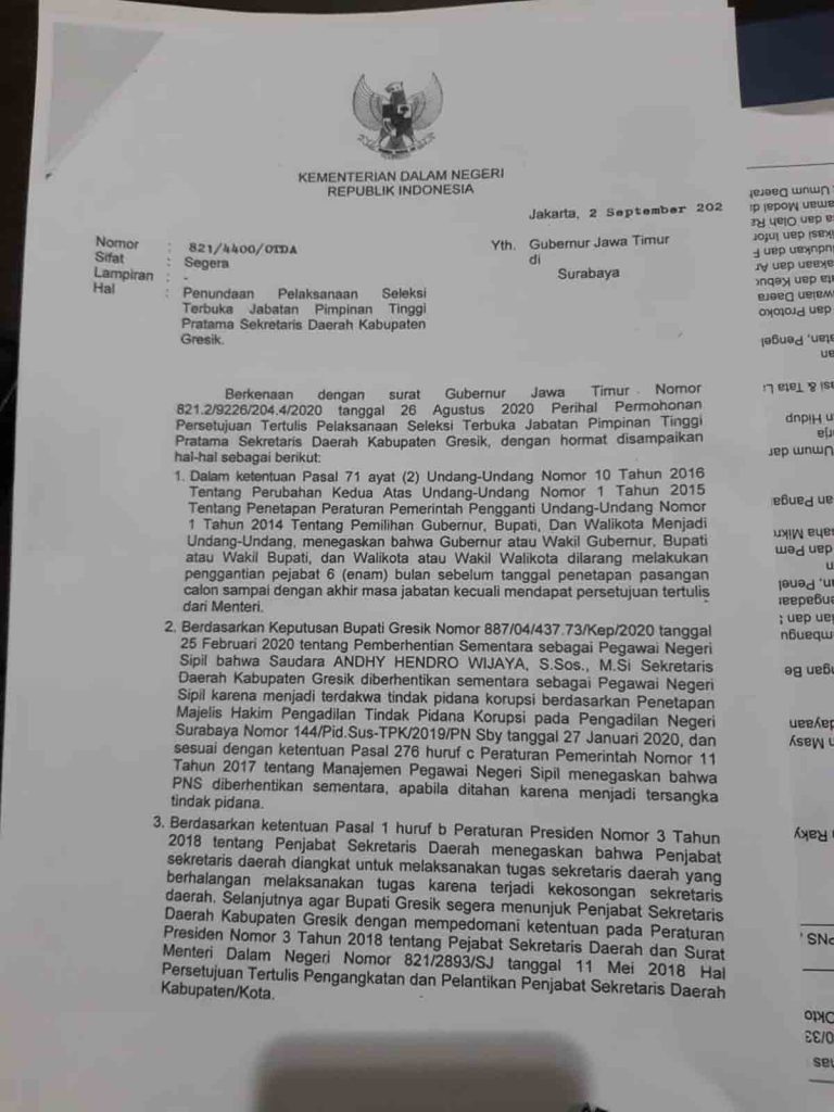 Surat dari Kementerian Dalam Negeri berisikan penundaan pelaksanaan seleksi terbuka jabatan pimpinan tertinggi pratama Sekretaris Daerah (Sekda) Kabupaten Gresik