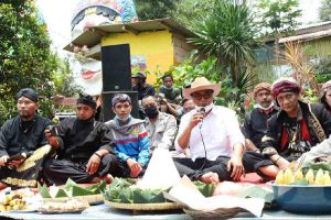 Bung Edi mengajak bangkitkan Kampung Topeng Malang - Bung Edi Ajak Bangkitkan Kampung Topeng Malang