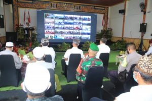 Bupati Anas dalam Musrenbangdes untuk program tahun 2022, yang dipusatkan di Balai Desa Tulugrejo, Kecamatan Glenmore, Banyuwangi, Rabu (21/10/2020).