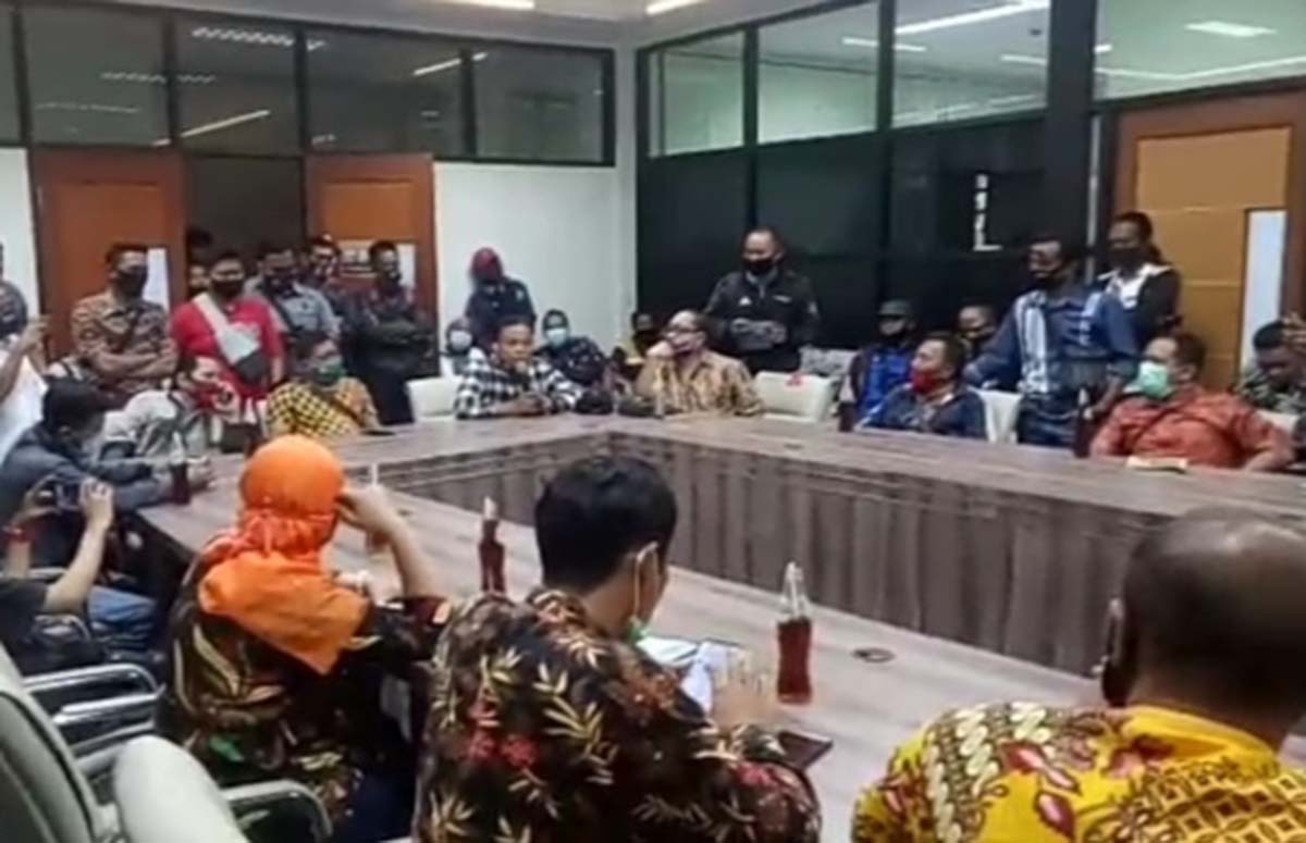 Audensi dan Klarifikasi AJPB dengan Dispendik Kabupaten Pasuruan - Kadispendik Panggil Kepsek SMPN 2 Purwodadi