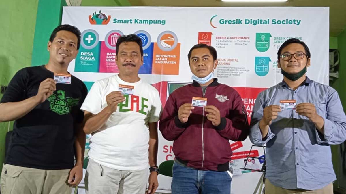 PEMUDA BANGKIT : Cabup Qosim ketika meluncurkan Kartu Pemuda Bangkit - Qosim-Alif Luncurkan Kartu Pemuda Bangkit