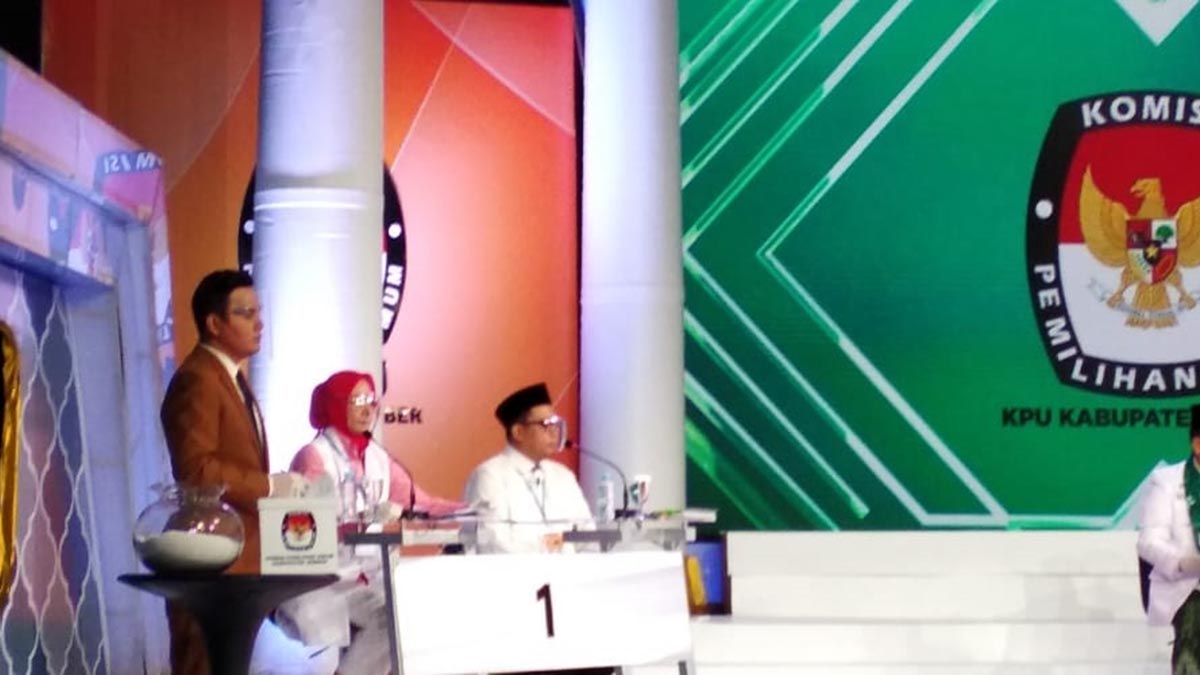 Debat Publik Putaran II Pilkada Jember 2020 - Faida - Vian Siap Melayani dan Memberi Solusi