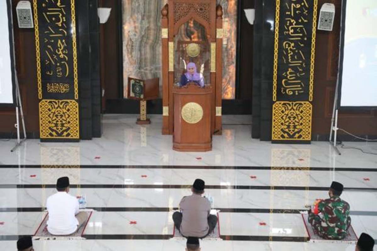 Gubernur Jatim Khofifah Indar Parawansa dan Forkopimda Jatim menyelenggarakan Khotmil Quran di Majid Arif Nurul Huda, Mapolda Jatim - Khofifah dan Forkopimda Jatim Khotmil Qur'an