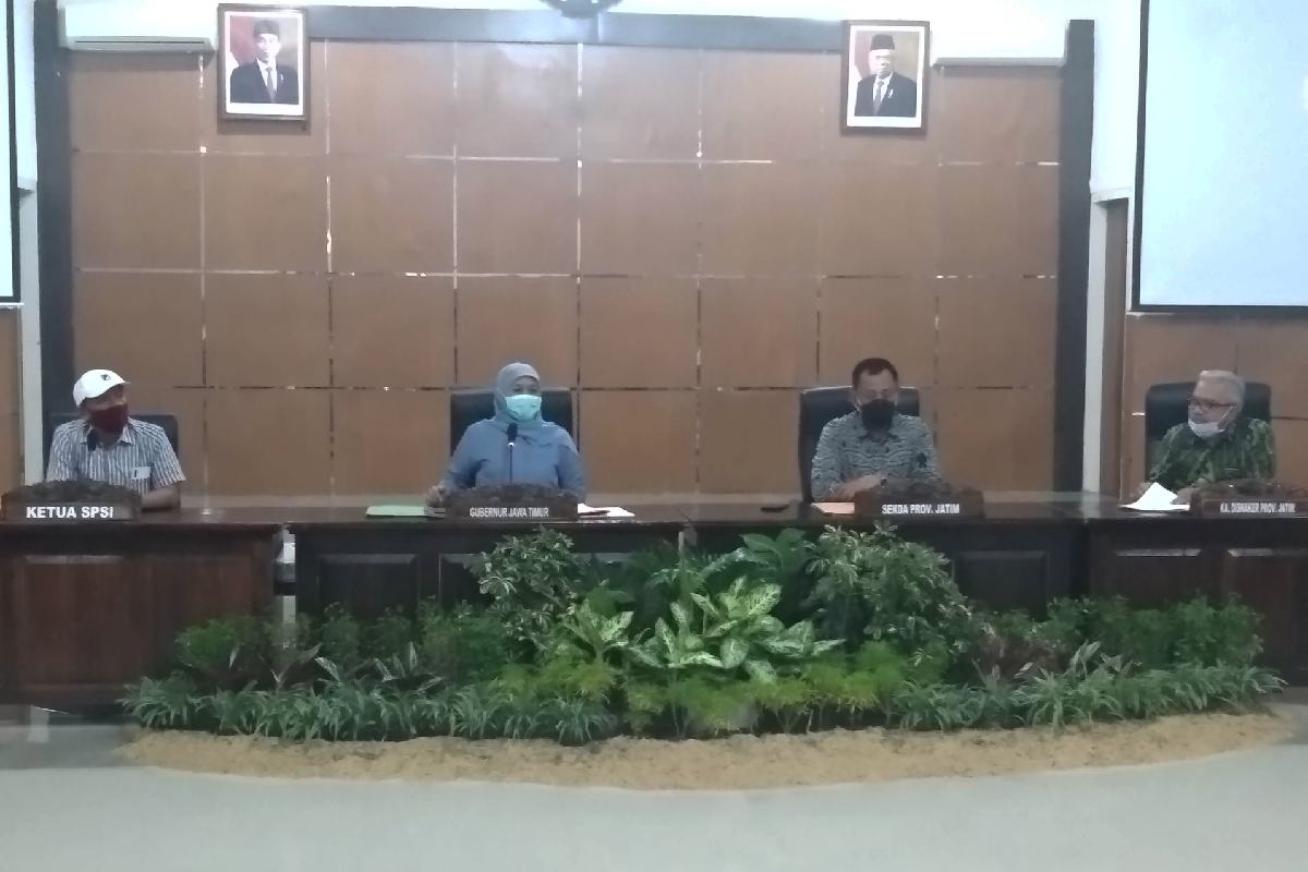 Gubernur Jatim tetapkan kenaikan UMP Rp 100 ribu - Gubernur Jatim Tetapkan Kenaikan UMP Rp 100 Ribu
