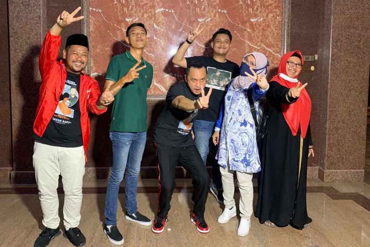 Gus Yani dan neng Min saat foto bersama Giring mantan vocalis Nidji - Giring : Slogan Perubahan NIAT Identik dengan Anak Muda