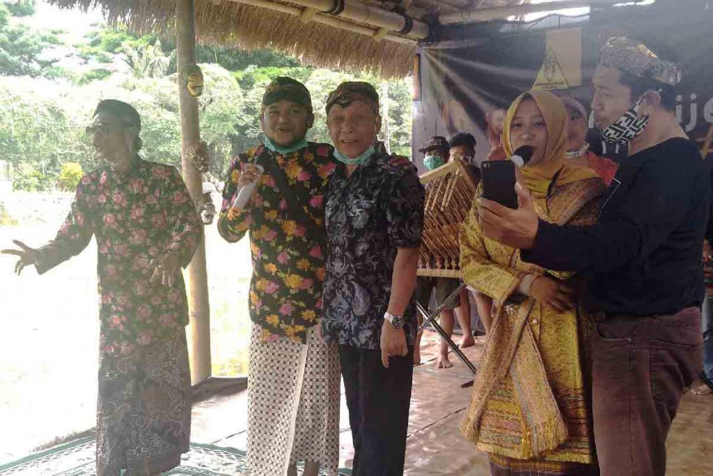 Kampung Budaya Polowijen Kembali Dibuka, Langsung Geber Edukasi Budaya 1 Hiburan oleh gabungan komunitas dan penyanyi