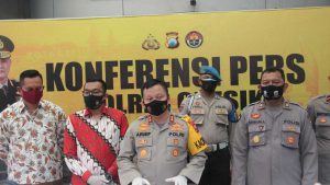 Kapolres Gresik AKBP Arief Fitrianto, saat rilis kasus pembunuhan yang melibatkan bocah di bawah umur - Tak Terima Pacarnya Digoda, Dua Bocah Dibawah Umur Tega Habisi Teman