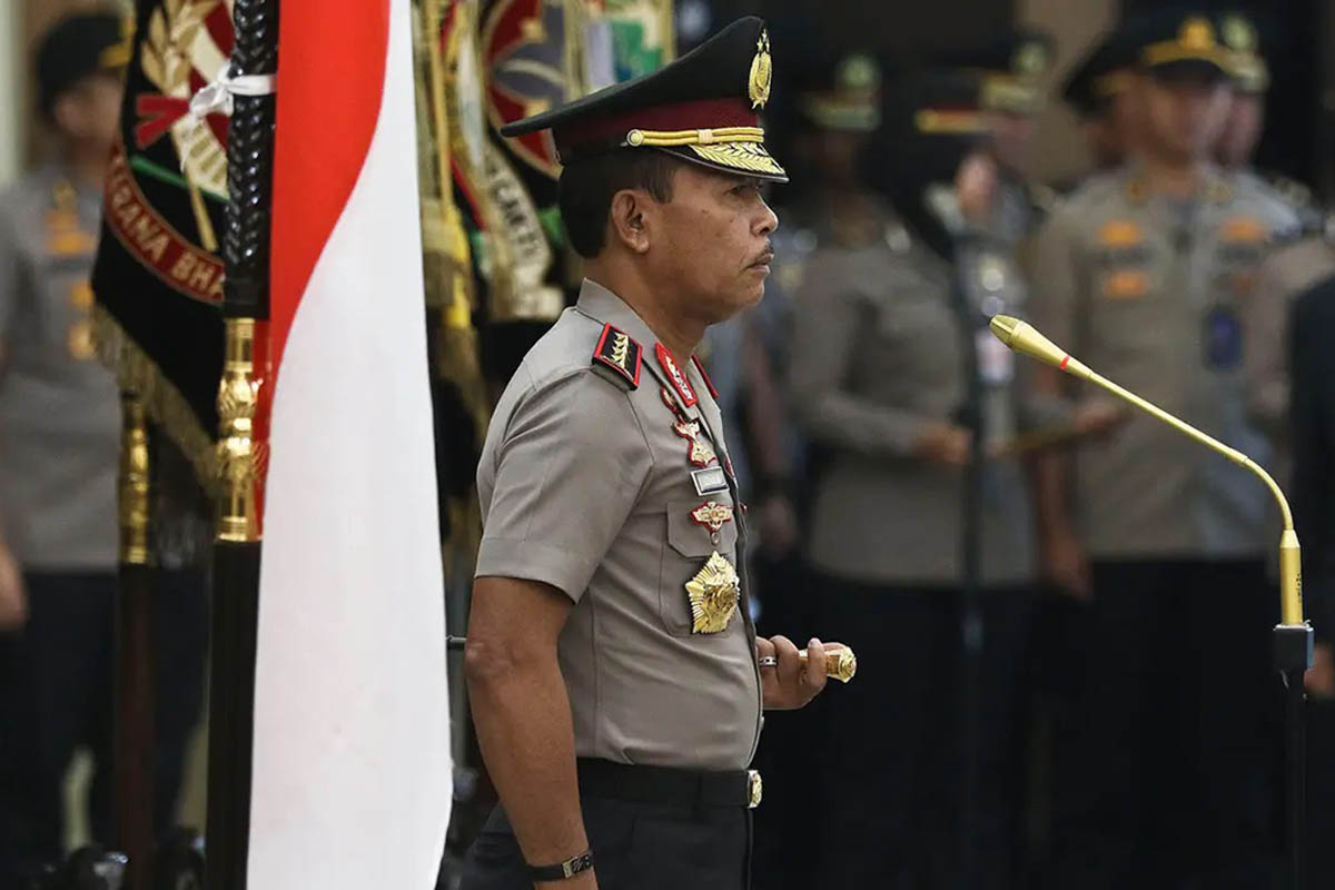 TEGAS : Kapolri Jenderal Idham Azis memimpin upacara sertijab Kepala Divisi Hubungan Internasional Polri dan sejumlah Kapolda di Rupatama Mabes Polri, Jakarta, Selasa (11/2/2020). Idham Azis memimpin 8 Kapolda yang dirotasi dan pejabat utama lain untuk melafalkan sumpah jabatan - Kapolri Rotasi Jabatan Sejumlah Kapolda