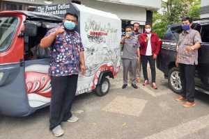 Sam Ade di kedai kopi milik Arie Aripin - Bapenda Motivasi Pelajar Jadi Pengusaha Muda, Kalahkan Ketakutan Kala Pandemi - Tax Goes to School