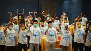 DEKLARASI - Keluarga Besar Alumni ITS Surabaya di Sidoarjo mendeklarasikan diri siap memenangkan Paslon Nomor urut 1, Bambang Haryo Soekartono dan M Taifiqulbar (BHS - Taufiq) di Pilkada Sidoarjo saat di Hotel Luminor, Sidoarjo, Kamis (19/11/2020) malam - Alumni ITS Deklarasi Menangkan BHS - Taufiq di Pilkada Sidoarjo