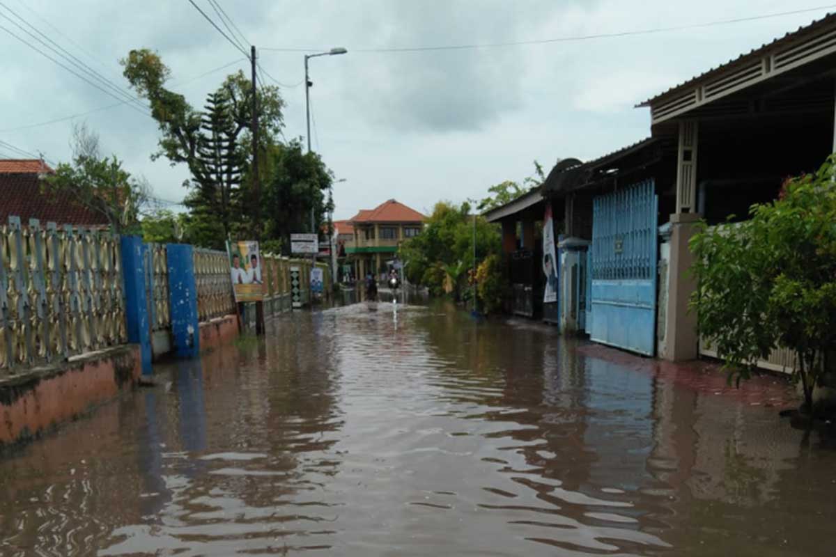 BANJIR : Kondisi air merendam pemukiman warga Desa Kedungbanteng, Tanggulangin - Banjir Rendam Tiga Desa Wilayah Tanggulangin