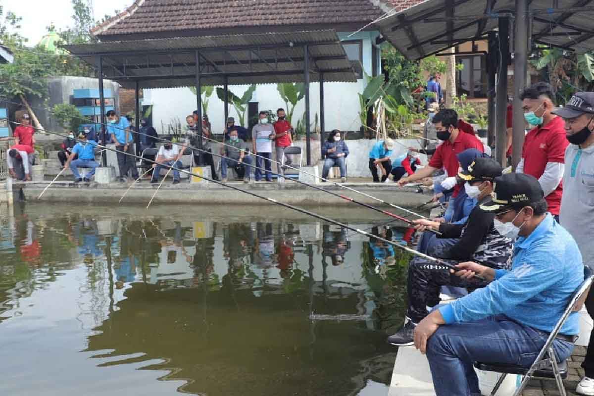 Mancing bersama sekaligus gerakan gemar makan ikan - Respon Stunting, Walikota Kampanye Makan Ikan dengan Mancing Bersama