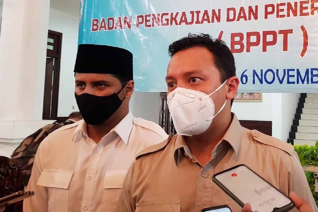 Moreno Soeprapto, menjawab pertanyaan awak media