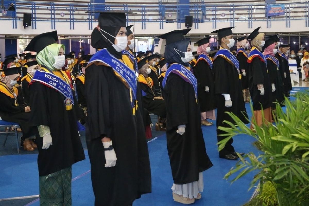Para wisudawan-wisudawati peraih IPK terbaik - Kisah Enam Wisudawan Polinema Peraih IPK Terbaik Institusi