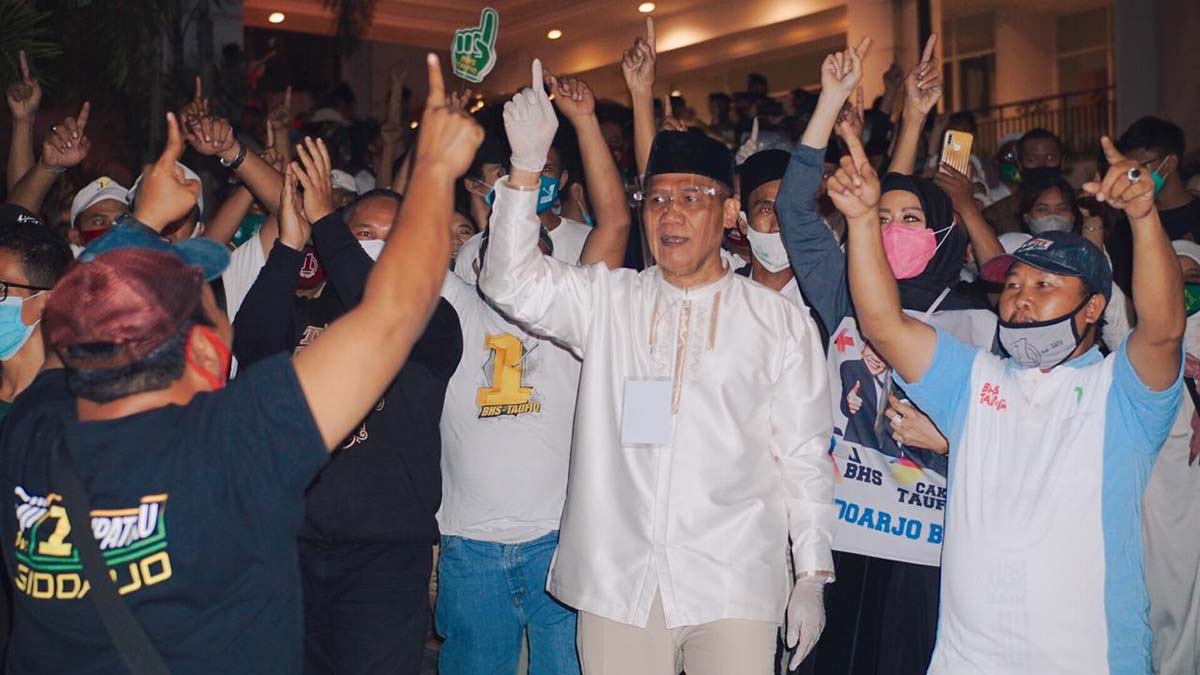 KUASAI MATERI - Paslon Bupati dan Wakil Bupati Sidoarjo, Bambang Haryo Soekartono dan M Taufiqulbar (BHS - Taufiq) lebih menguasai materi debat publik kedua dalam Pilkada Sidoarjo di Sun City Hotel, Selasa (17/11/2020) malam - BHS - Taufiq Lebih Kuasai Materi Debat Kedua Pilkada Sidoarjo