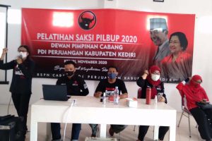 Pelatihan dilakukan secara maraton dipusatkan di Kantor DPC PDIP Kab Kediri di JL. Ahmad Yani Kediri-Pare selama 9 hingga 25 November 2020 - DPC PDI Siapkan 3.311 Saksi untuk Dhito-Dewi